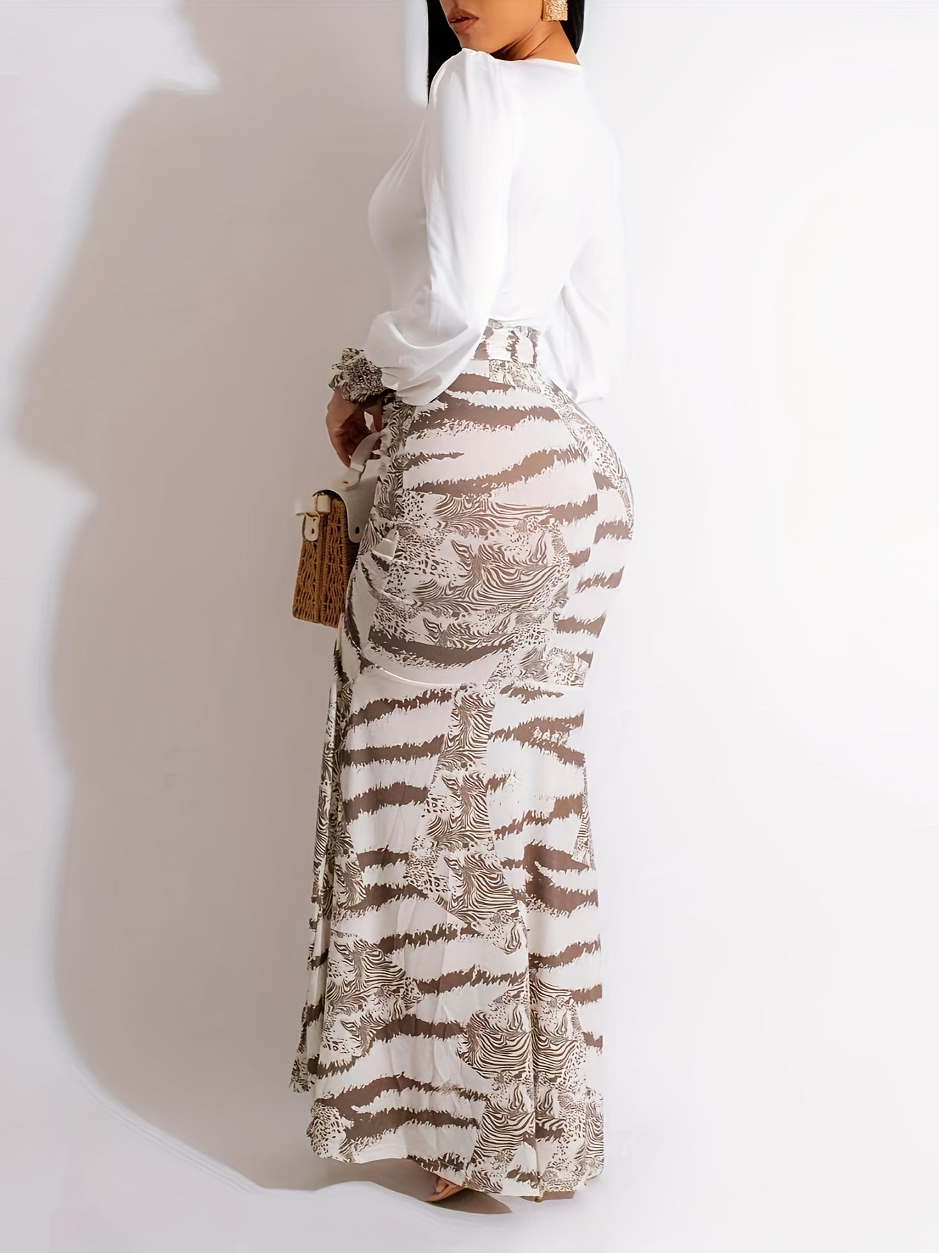 Elegant V-Neck Bodycon Dress with Geometric Pattern